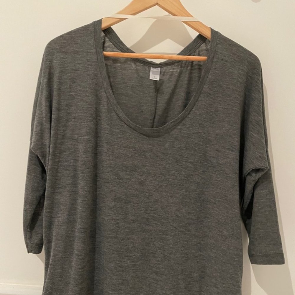 Scoopneck 3/4 sleeve grey top by Alternative Apparel -- S